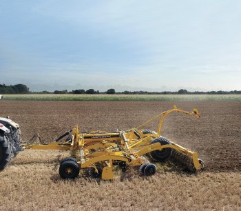 Agrisem Maximulch 3 zajistí hloubkové i povrchové zpracování půdy jedním průjezdem