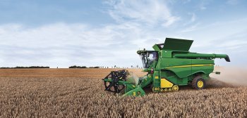 John Deer S 690i (archiv firmy STROM PRAHA a.s.)