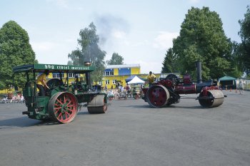 Obsluha parních strojů vyžaduje značnou dávku síly a šikovnosti