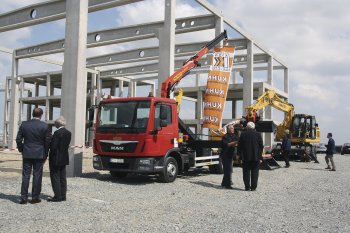 Rozestavěný areál budoucí centrály společnosti KUHN - BOHEMIA